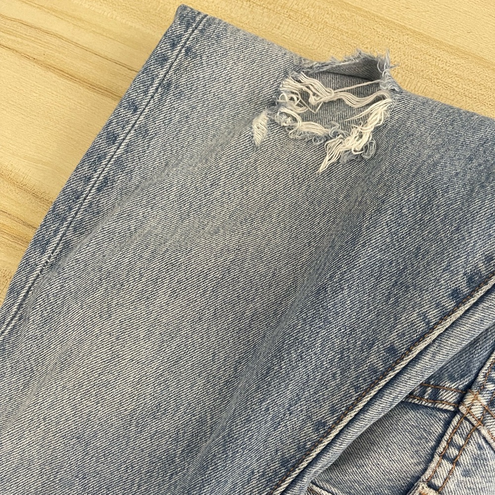 Light Washed 501s Levi’s Button Fly Distressed De… - image 4